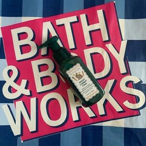 NWT Bath & Body Works Sweet Carrot Cake Foaming Hand Soap